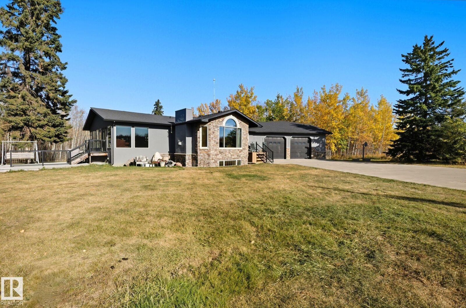 Property Photo:  22516 Twp Road 572  AB T0A 1N5 