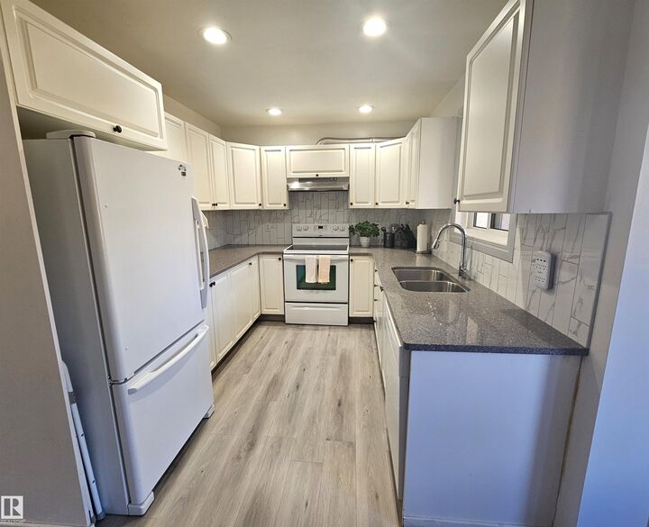 Property Photo:  3645 145 Avenue NW 28  AB T5Y 2S3 