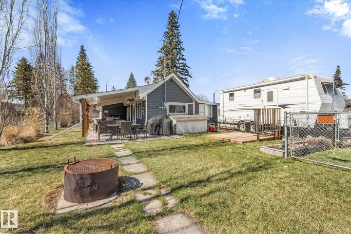 Property Photo:  5211 50 Avenue  AB T0E 0A0 