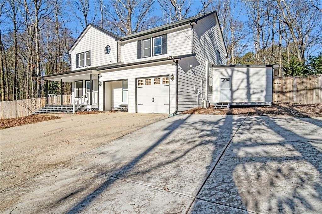 Property Photo: 1069 Ashwood Circle GA 30046