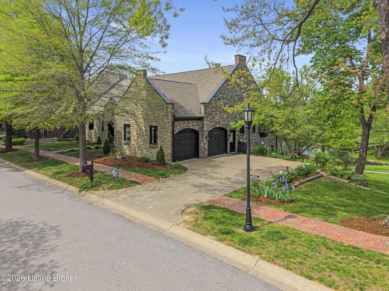 Property Photo: 213 Buckland Trace KY 40245