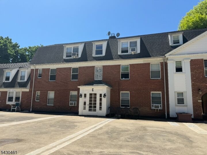 Property Photo:  160 Gordonhurst Ave C31  NJ 07043 