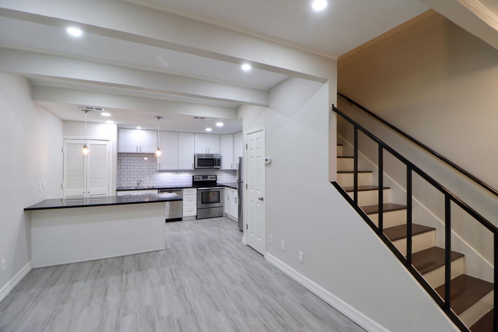Property Photo:  5929 Queensloch Drive 116  TX 77096 