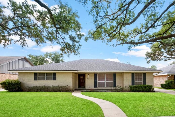 Property Photo: 5911 Rutherglenn Drive TX 77096