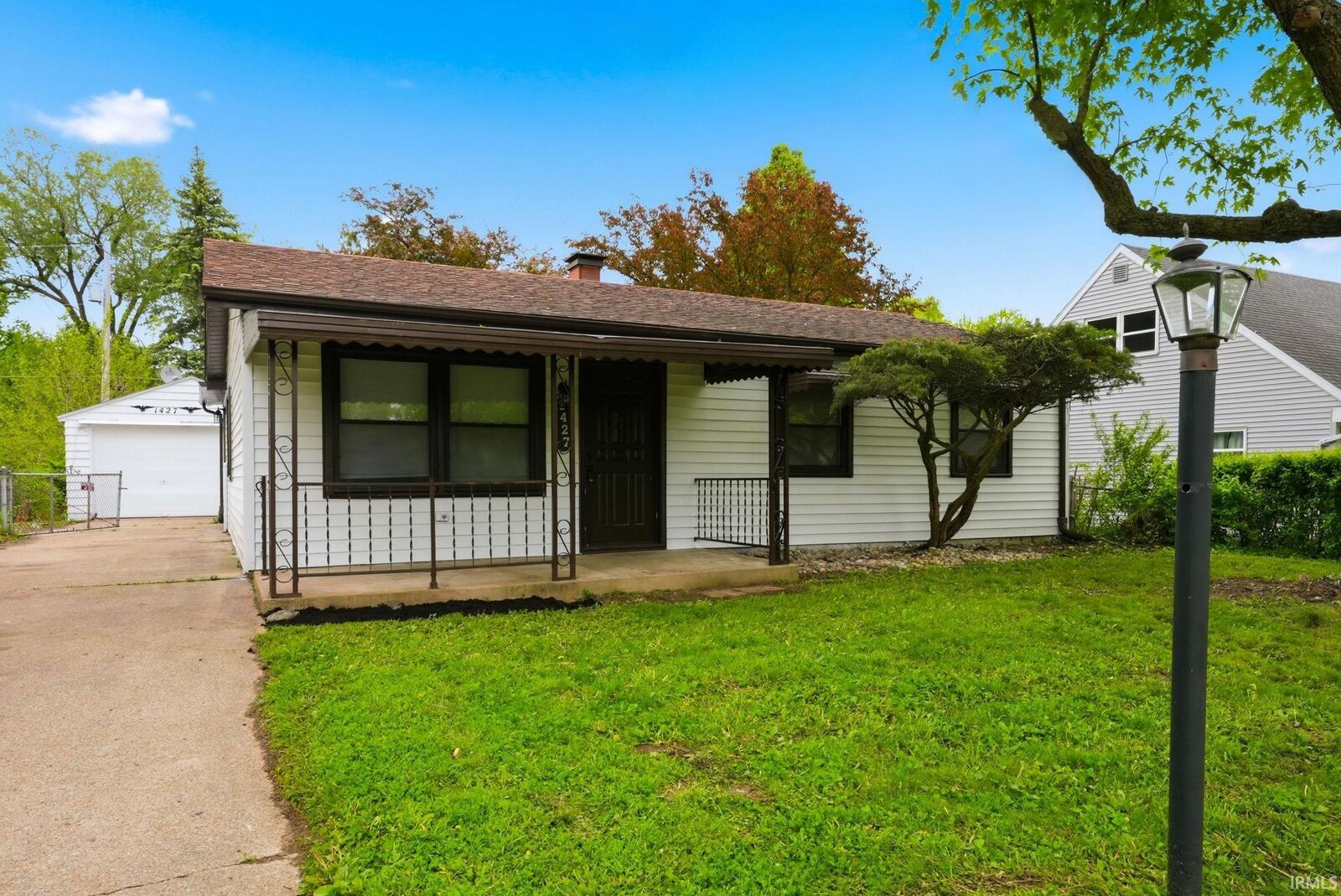 Property Photo:  1427 Baywood Drive  IN 46774 