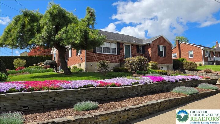 Property Photo:  142 E North Street  PA 18064 