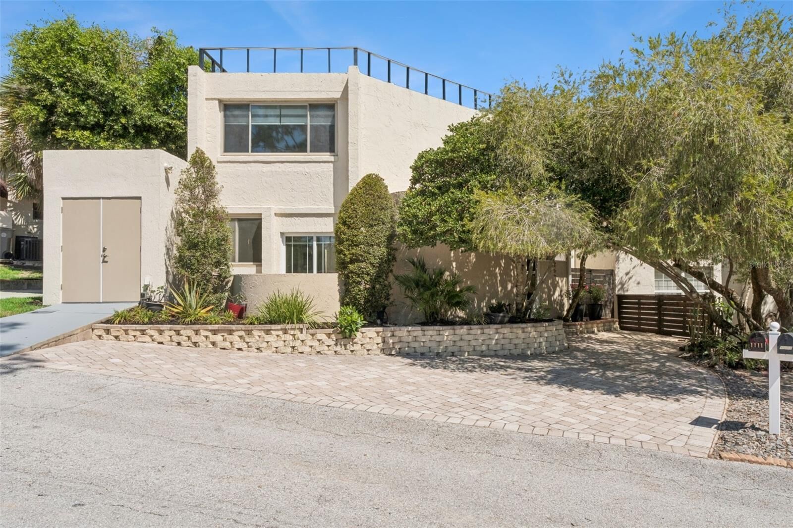 Property Photo:  1111 Encourte Green  FL 32712 