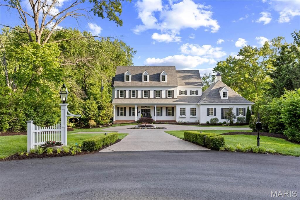 Property Photo:  4 Colonial Hills Drive  MO 63141 
