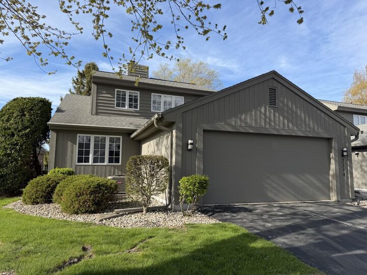 Property Photo:  2314 W Dickinson Ct  WI 53092 