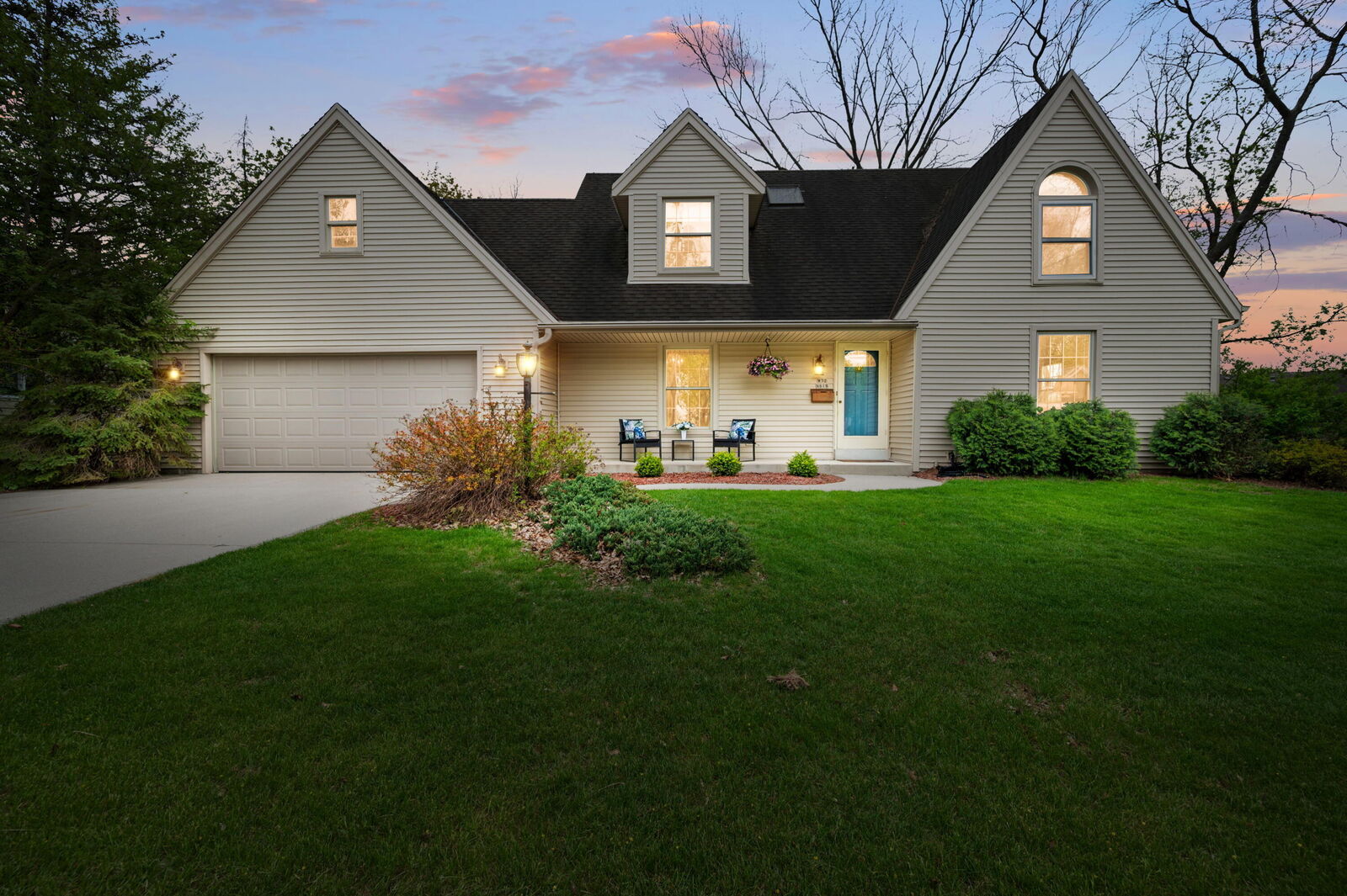 Property Photo:  W52n618 Highland Dr  WI 53012 