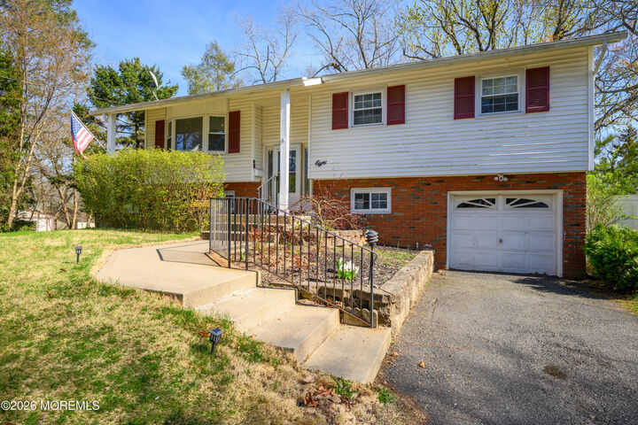 Property Photo:  8 Holiday Road  NJ 07726 