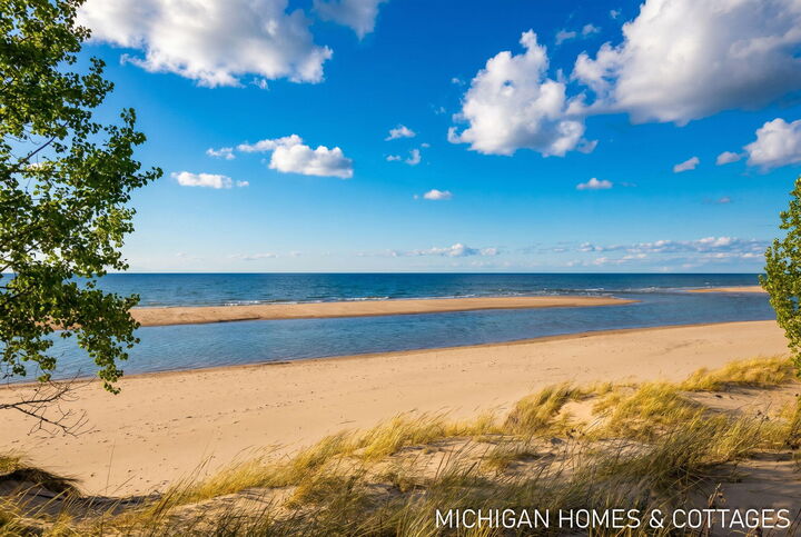 Property Photo:  719 Golfview Drive  MI 49406 
