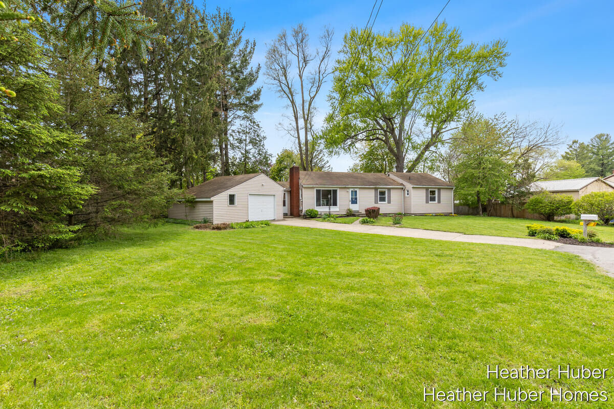 Property Photo:  914 Foster Court NE  MI 49505 