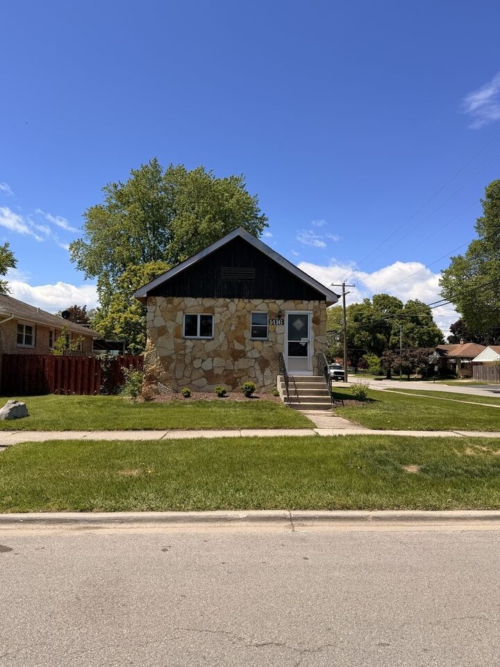 Property Photo:  1416 N 36th Avenue  IL 60160 