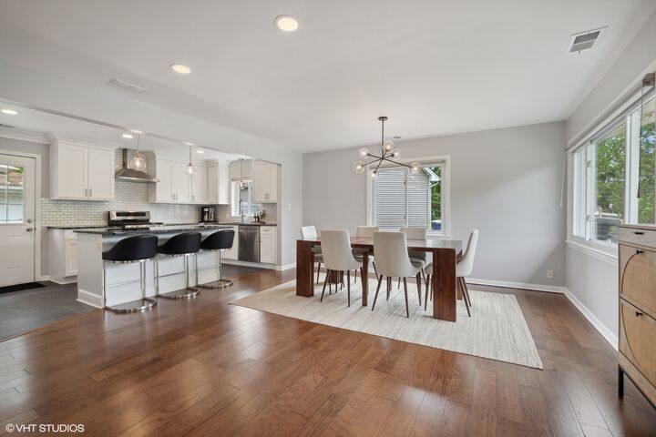 Property Photo:  1620 Sawyer Avenue  IL 60137 