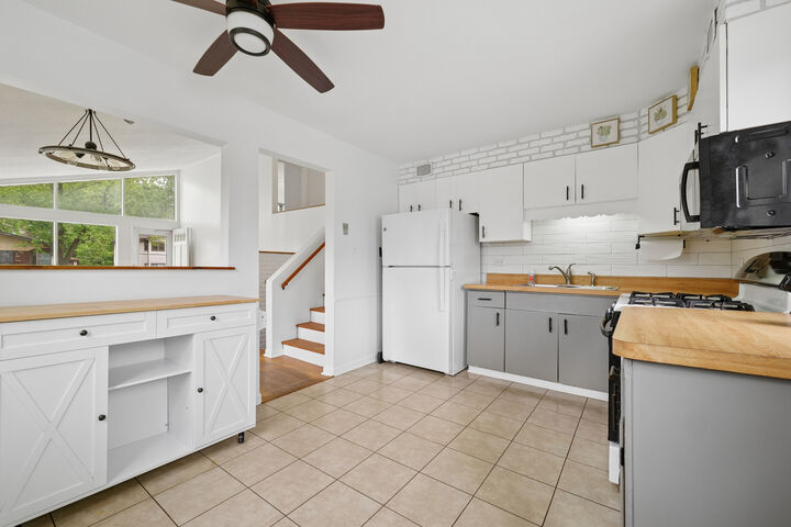 Property Photo:  324 Mission Avenue  IL 60181 