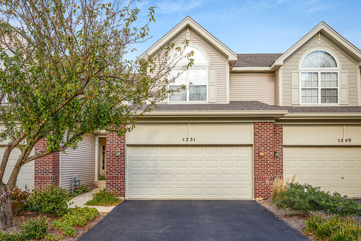 Property Photo: 1251 Townes Circle IL 60502