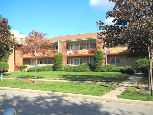 Property Photo:  13 N Clifton Avenue 202  IL 60068 