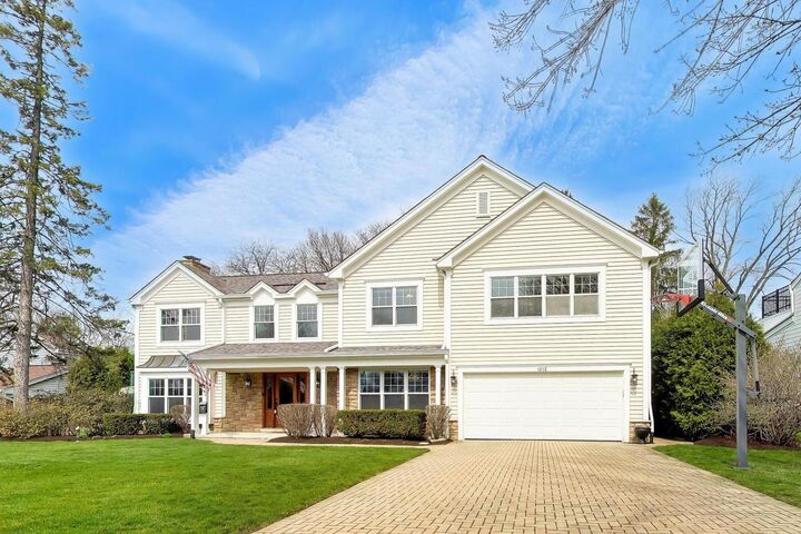 Property Photo:  1212 W Clarendon Road  IL 60004 