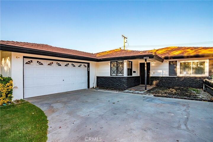 Property Photo:  44516 15th W  CA 93534 