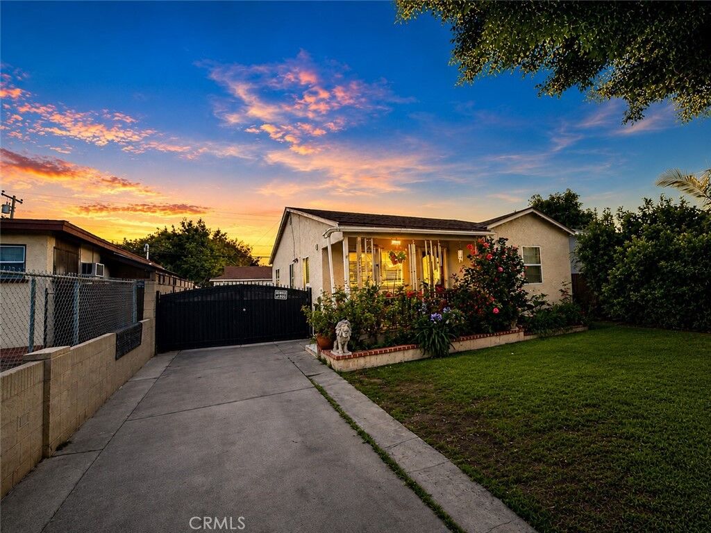 Property Photo: 2714 E Harrison CA 90810