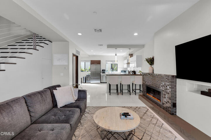 Property Photo: 4485 Hazeltine Avenue 3 CA 91423