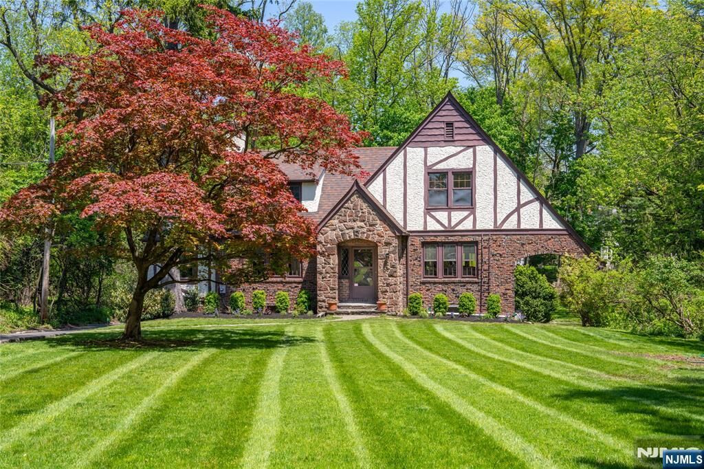 Property Photo:  184 Old Short Hills Road  NJ 07078 