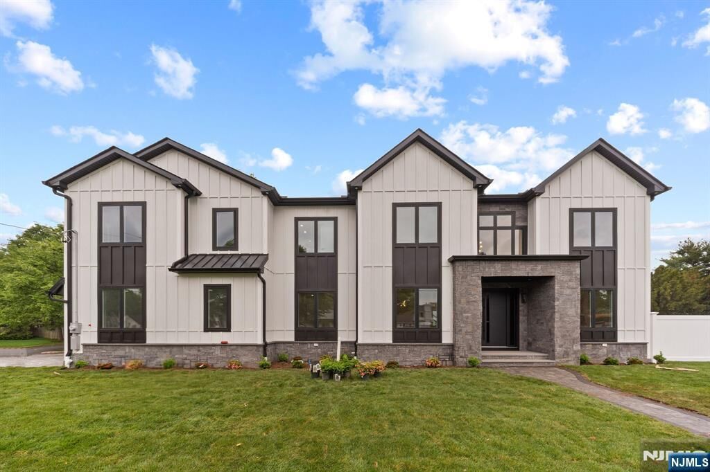 Property Photo:  317 Edstan Way  NJ 07652 
