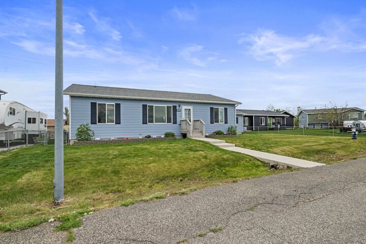 Property Photo:  909 E Clinton Street  MT 59635 