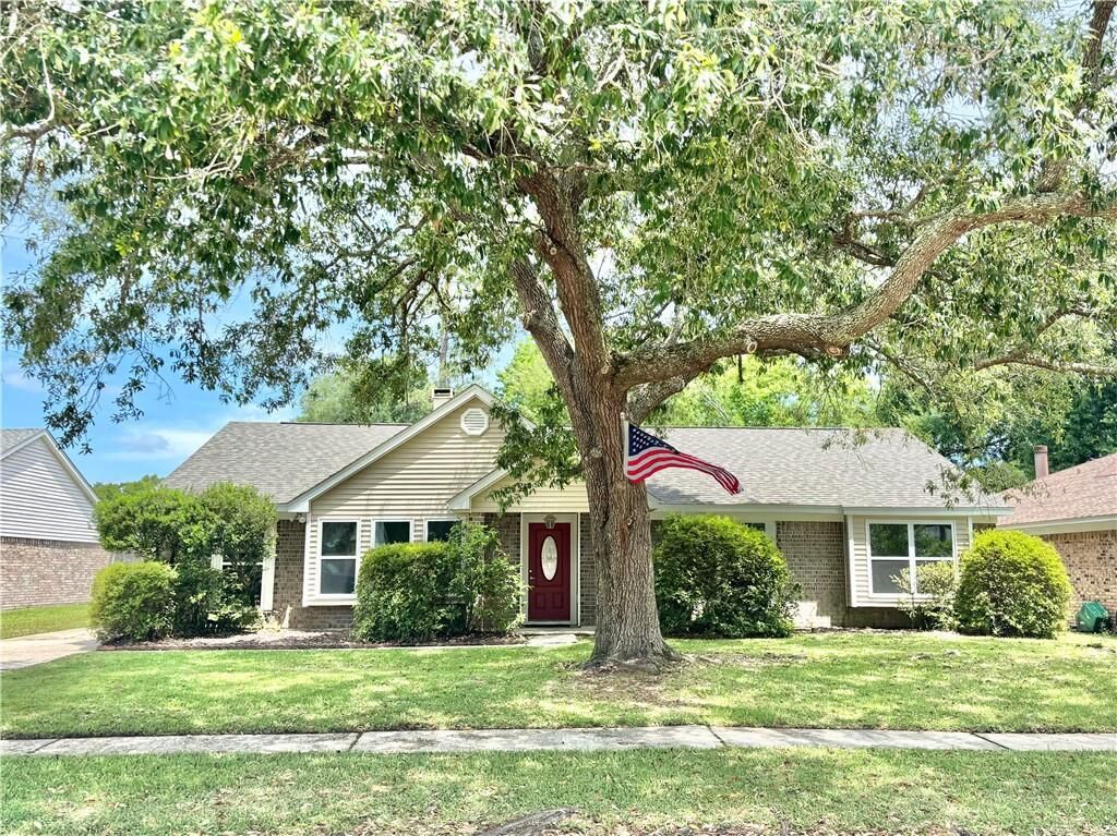 Property Photo:  412 W Lake Catahoula Court  LA 70461 