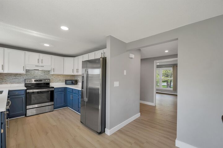 Property Photo: 5 Richardson Drive NH 03038
