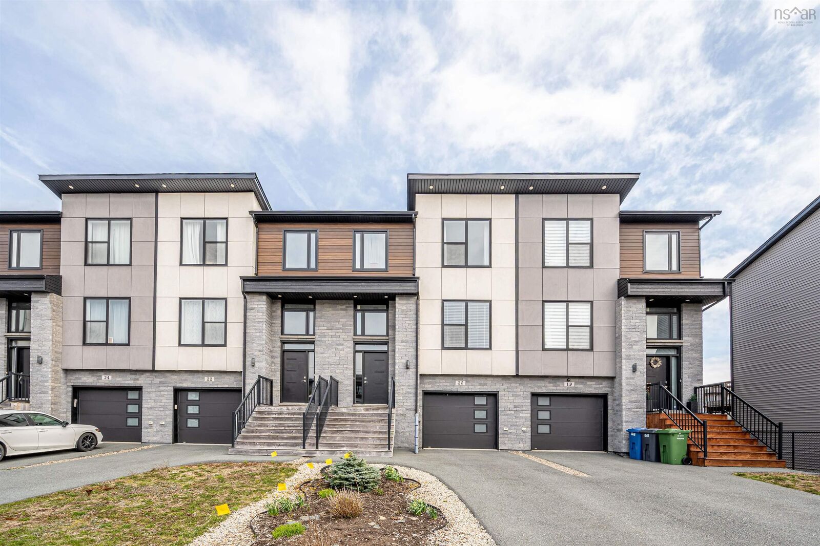 Property Photo:  20 Alamir Court  NS B3M 0N4 
