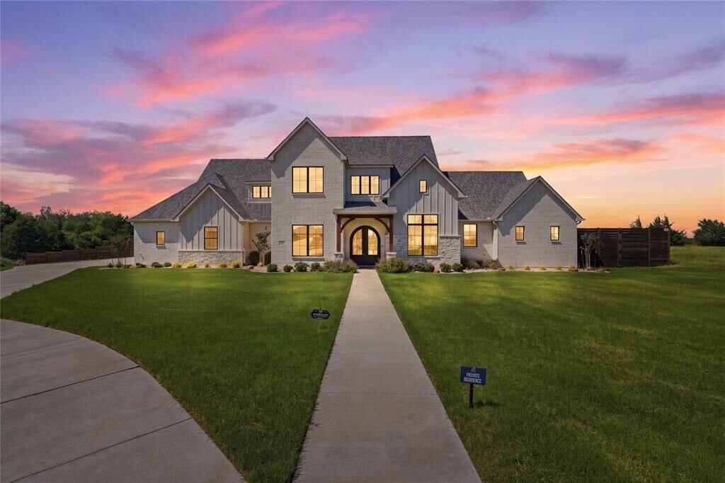 Property Photo: 4411 Tea Olive Trail TX 76065