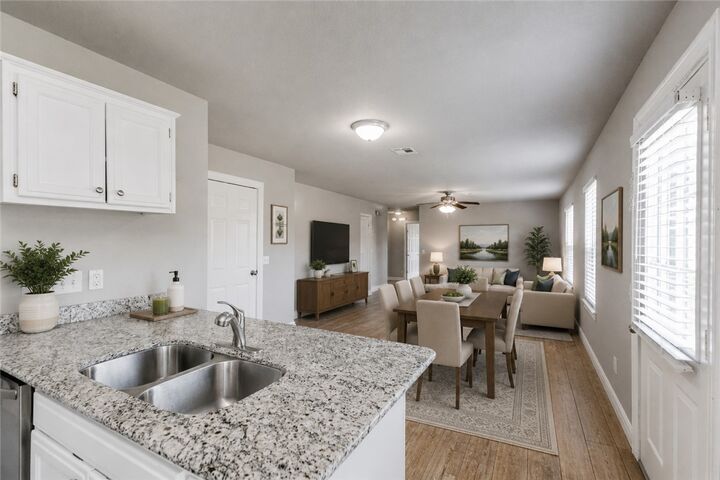 Property Photo:  700 Ponderosa Street  AR 72719 