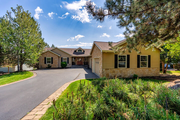 Property Photo:  1580 Murrelet Drive  OR 97756 