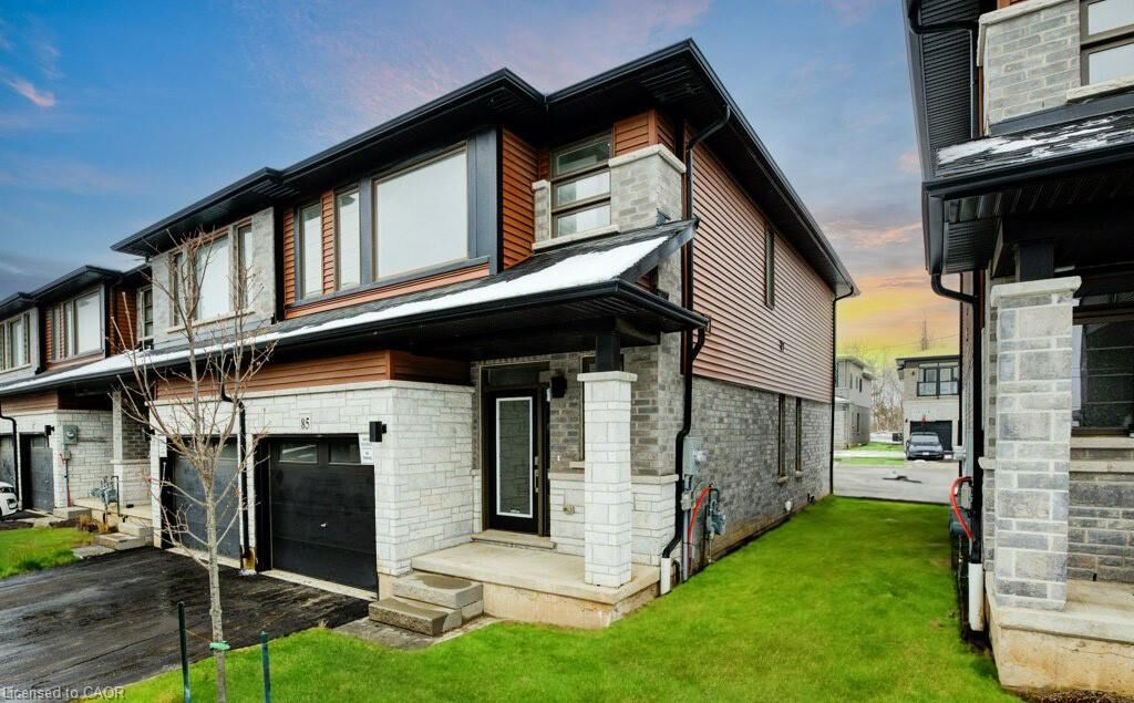 Property Photo:  120 Court Drive 85  ON N3L 0N2 