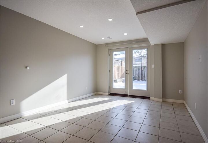 Property Photo:  31 Keewatin Avenue 2  ON N2B 3M1 