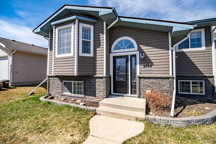 Property Photo:  4608 43 Street  AB T4S 1K9 