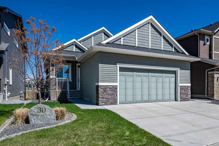 Property Photo:  30 Highwood Drive NW  AB T1S 5S3 