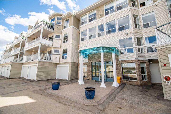 Property Photo:  6118 53 Avenue 307  AB T4N 6P7 