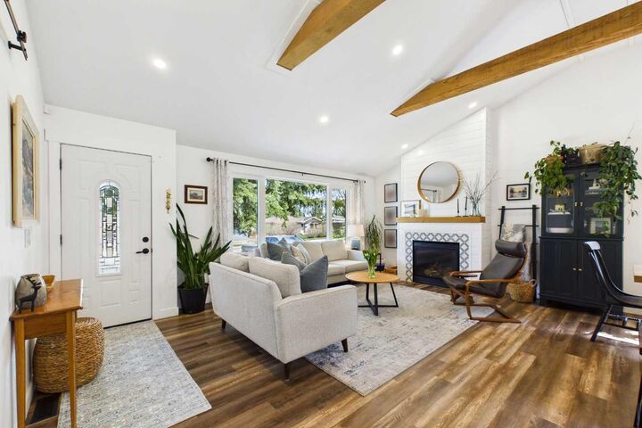 Property Photo:  24 Henefer Road SW  AB T2V 3B4 