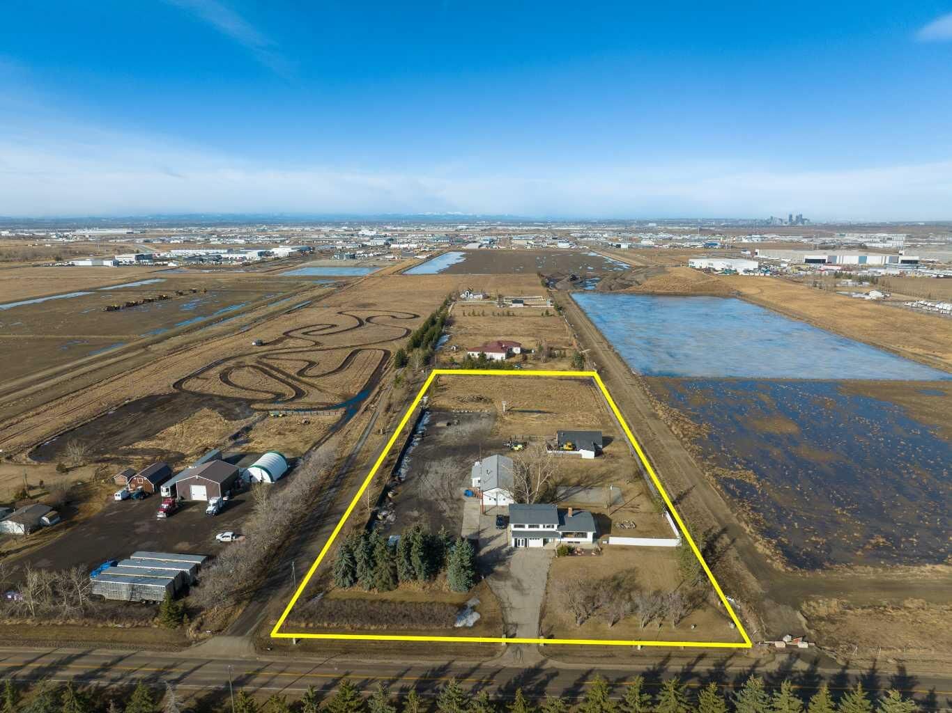 Property Photo:  235027 Range Road 284  AB T1X 0J9 