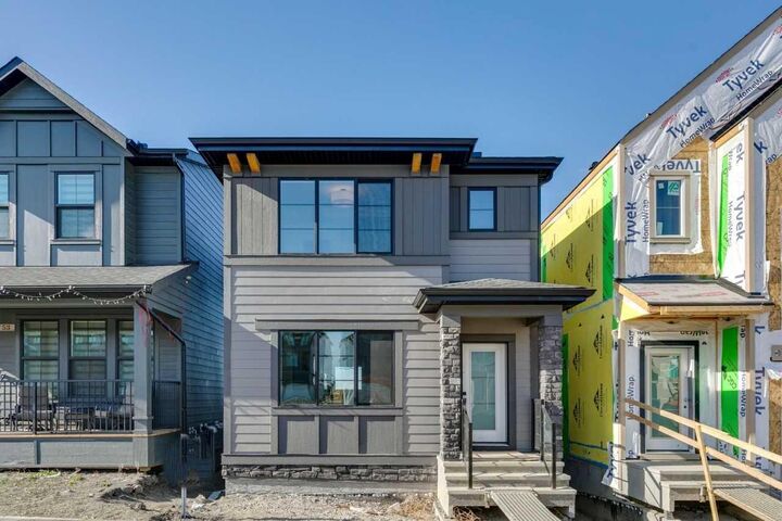 Property Photo: 49 Bluerock Hill SW AB T2Y 0V7
