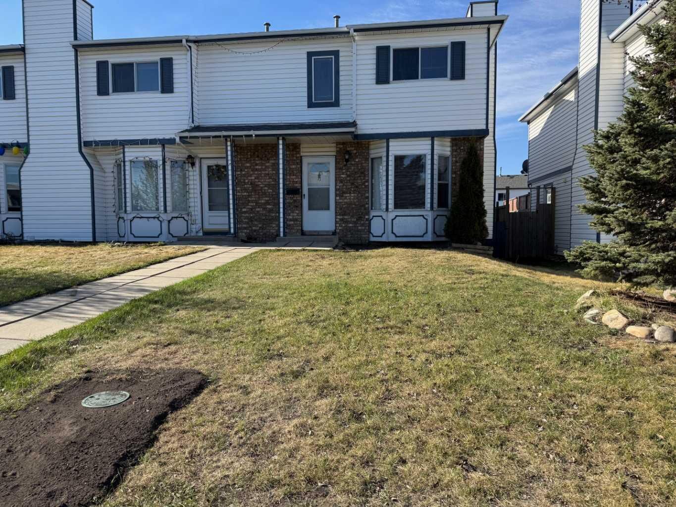 Property Photo:  11 Ellenwood Drive  AB T4R 2E3 