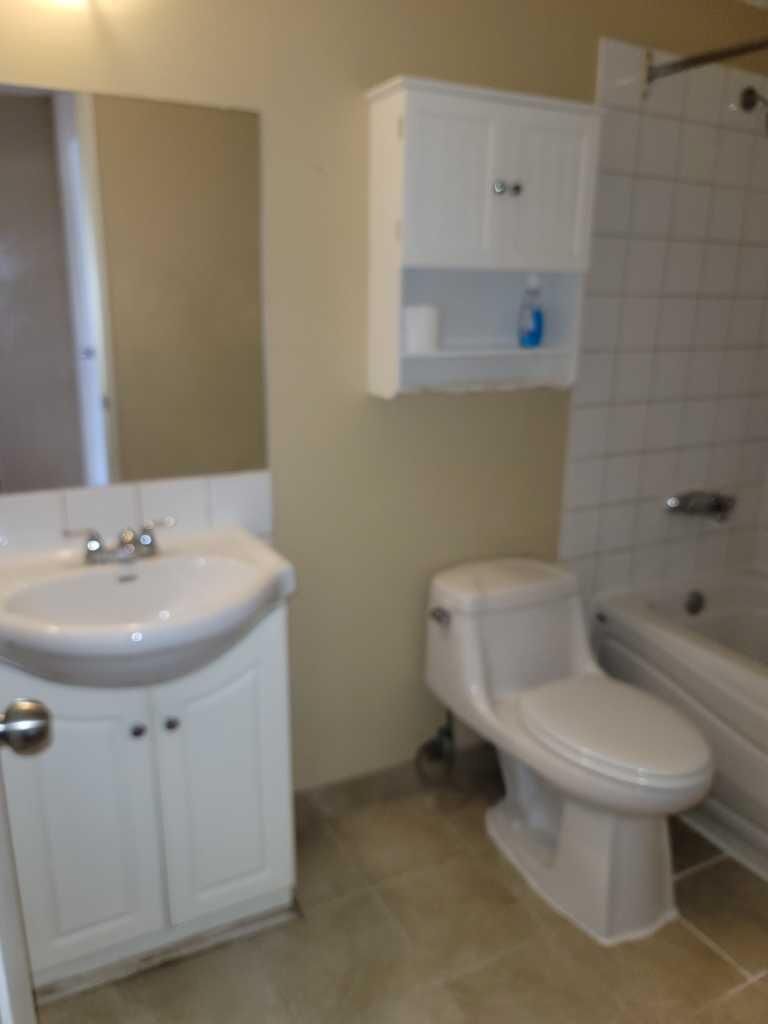 Property Photo:  1712 38 Street SE 209  AB T2A 1H1 
