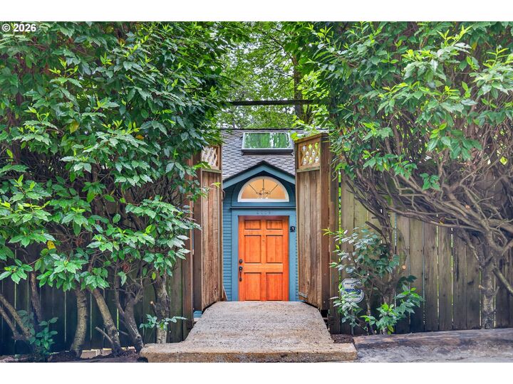 Property Photo:  3119 SW Dosch Rd  OR 97239 