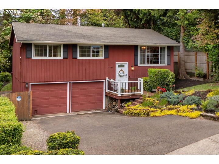 Property Photo:  4941 SW Comus St  OR 97219 