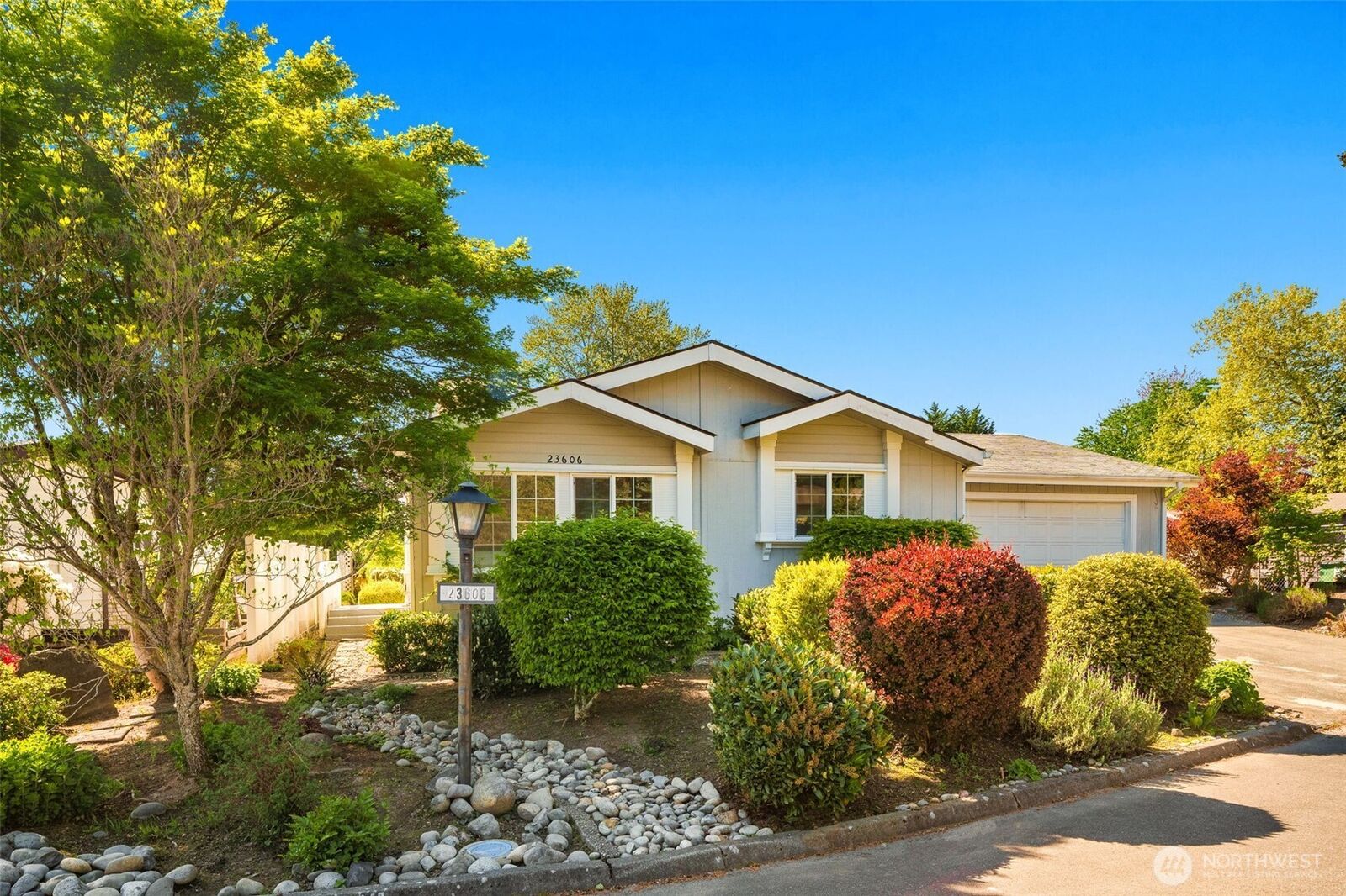 Property Photo:  23606  Lake Dr  W  WA 98021 