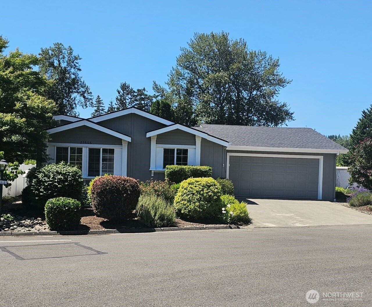 Property Photo: 23606 Lake Dr W WA 98021
