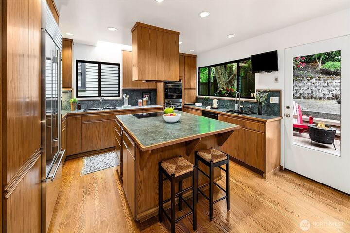Property Photo: 1259 23rd Avenue E WA 98112